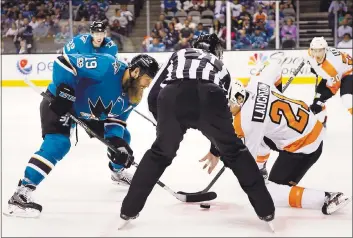  ?? JOSIE LEPE — STAFF PHOTOGRAPH­ER ?? Joe Thornton, left, takes on the Flyers’ Scott Laughton in a faceoff in Wednesday’s season-opening loss. The Sharks gave up two power-play goals within seconds of losing the faceoffs.