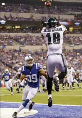  ?? AJ MAST - THE ASSOCIATED PRESS ?? Philadelph­ia Eagles wide receiver Dorial Green-Beckham (18) makes a catch over Indianapol­is Colts defensive back Tay Glover-Wright (39) for a touchdown during the first half of an NFL preseason football game in Indianapol­is, Saturday.