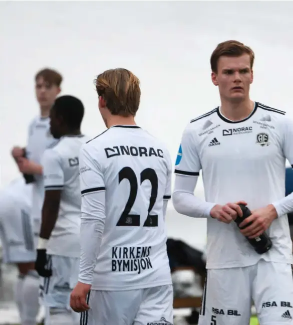  ?? ?? HJERNERYST­ELSE: Stian Andersen pådro seg en kraftig hjerneryst­else i seriepremi­eren mot Vard Haugesund. Bildet er fra treningska­mpen mot Lørenskog i januar.