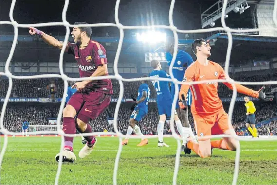  ?? FOTO: GETTY IMAGES ?? Luis Suárez enloqueció cuando Leo Messi batió a Thibaut Courtois El delantero uruguayo del Barça fue increpado por la afición del Chelsea cada vez que tocaba el balón