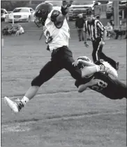  ?? Loleta Connell ?? Left: #33 Senior Sam Cool just escapes the tackle by #28 Sophomore Caleb Burnside in the Bobcats loss at Stapleton Thursday evening.