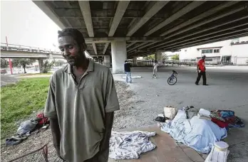  ?? Jon Shapley photos / Houston Chronicle ?? Calvin Walter, who came to Houston a year and a half ago for treatment of a blood disorder, lives under the U.S. 59 overpass in Midtown. The chronicall­y homeless man said he wants a place to call home.