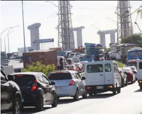  ?? AMPER CAMPAÑA ?? TRAPPED IN TRAFFIC. A road incident causes heavy traffic at the South Road Properties, along the lane going to Talisay City, Cebu on Wednesday afternoon, March 3, 2021.