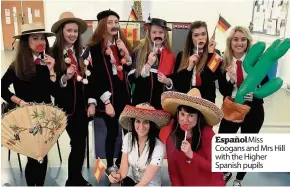  ??  ?? Español Miss Coogans and Mrs Hill with the Higher Spanish pupils