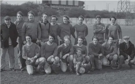  ??  ?? The 1981 Vaux football team.