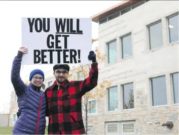  ?? MICHELLE BERG ?? Jae Ford and Beth Blakley wanted to put signs on the Meewasin Trail near the Dube Centre supporting mental health patients there. However, the idea was nixed by centre staff who said it needed approval.