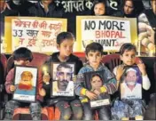  ??  ?? People carry out a march in memory of the Bhopal gas tragedy victims in Madhya Pradesh’s capital on Saturday. MUJEEB FARUQUI/HT