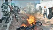  ?? REUTERS ?? Mob fury after the Nishan Sahib at a gurdwara was allegedly burnt in Hyderabad on Wednesday; three persons from the other community reportedly died in police firing later.