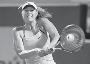  ??  ?? Maria Sjarapova weet waarschijn­lijk pas op 20 juni of ze een zogenoemde wildcard krijgt voor Wimbledon. (Foto: De Telegraaf)