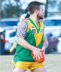  ??  ?? Garfield’s Brock Neve looks for a passing option during the Stars’ loss to reigning premiers Cora Lynn