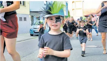  ?? FOTO: HEIKO LEHMANN ?? Vor allem die Kleinen des Vereins hatten großen Spaß beim Umzug.