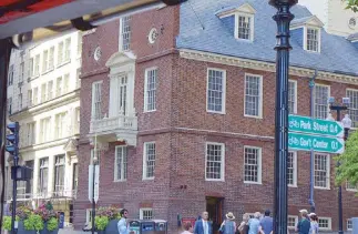  ??  ?? The Old State House: America’s “Declaratio­n of Independen­ce” was first read on this balcony in July 1776.