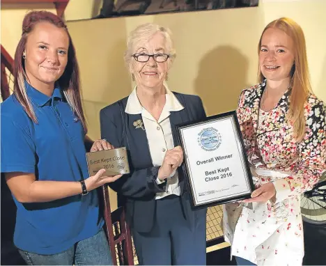  ??  ?? AN 81-year-old Dundonian is overjoyed after securing the city council’s first Best Kept Close award.
Retired hospitalit­y worker Nan Stewart said she hoped the award for the Seagate close would encourage others to look after their own.
Nan, her...