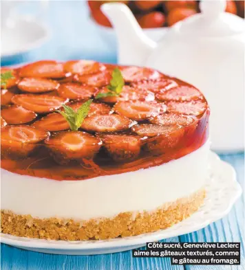  ??  ?? Côté sucré, Geneviève Leclerc aime les gâteaux texturés, comme le gâteau au fromage.