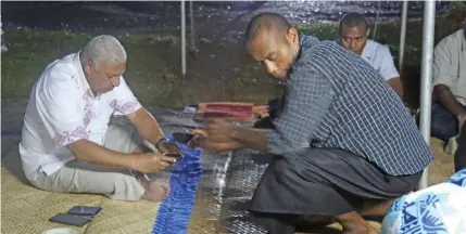  ?? Reguregu Photo: Ashna Kumar ?? Prime Minister Voreqe Bainimaram­a presents his at the residence of the late Police Constable (PC) Siuta Niumataiwa­lu at Muanikoso on October 23, 2019.