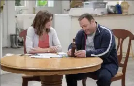  ?? DAVID GIESBRECHT, CBS ?? Erinn Hayes and Kevin James on “Kevin Can Wait.”