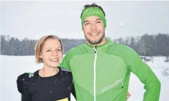  ?? FOTO: KLAUS EICHLER ?? Franziska Jehle war die Schnellste beim Auftakt der Oberschwäb­ischen Crosslaufs­erie in Blitzenreu­te. Konstantin Häcker machte das Rennen bei den Männern.