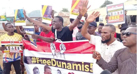  ?? PHOTO: Lucy Ladidi Ateko ?? Members of civil society groups protesting at Dunamis Church, Galadimawa over continued detention of their colleagues by DSS in Abuja… yesterday.