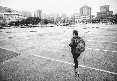  ?? Photos by Mark Mulligan / Staff photograph­er ?? Shari Wilson walks through downtown Houston while running errands Monday. Wilson recently received temporary housing through Catholic Charities after four years of being homelss off and on.