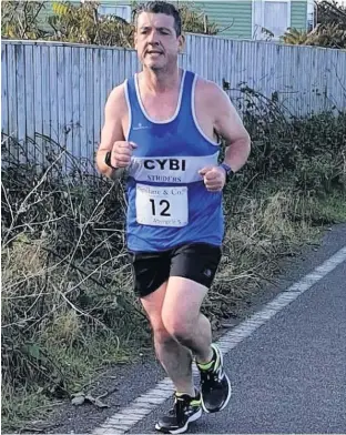  ??  ?? Cybi Striders’ Barry Smith at the Abergele five-mile road race