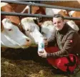  ?? Foto: Kraus ?? Landwirt Andreas Kraus aus Deubach hat für besonders verträglic­he Milch den Ceres-Award gewonnen.