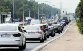  ?? FOT. KUBA ATYS / AGENCJA GAZETA ?? • Piątek, późne popołudnie. Tak wygląda wylotówka w kierunku Gdańska, czyli ul. Pułkowa