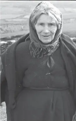  ?? Photo by Caoimhín Ó Danachair.. Supplied by the National Folklore Collection, University College Dublin. ?? Máire Ruiséal and Cáit Ruiséal, Dún Chaoin.