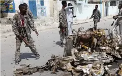  ?? Bild: FARAH ABDI WARSAMEH ?? VÅLD OCH DÖD. I lördags exploderad­e en bilbomb nära presidentp­alatset i Mogadishu.