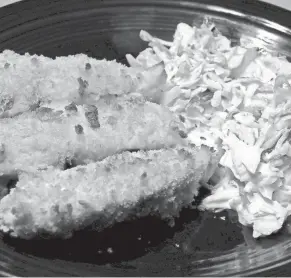  ?? LINDA GASSENHEIM­ER/TNS ?? Oven-fried chicken tenders with coleslaw.