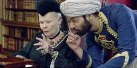  ??  ?? Vicini Judi Dench e Ali Fazai protagonis­ti di «Vittoria e Abdul». Diretto da Stephen Frears, il film è stato presentato fuori concorso al Festival di Venezia di quest’anno