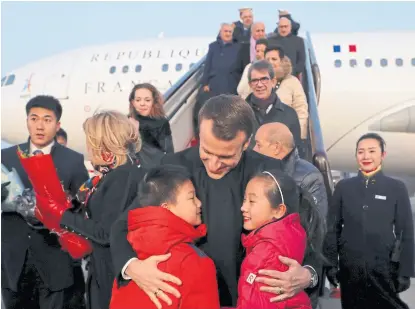  ?? Reuters ?? Macron, ayer, a su llegada al aeropuerto de Pekín