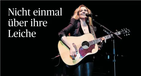  ?? [Imago/MediaPunch] ?? Sheryl Crow will posthum nichts mehr von sich preisgeben: Zwischen Tribut und Geschäftem­acherei liegt oft nur ein schmaler Grat.