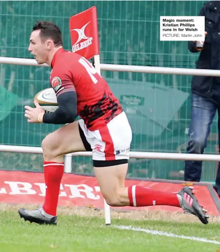  ?? PICTURE: Martin John ?? Magic moment: Kristian Phillips runs in for Welsh