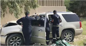  ??  ?? KUWAIT: Emergency medical personnel tend to a driver following an accident reported near Al-Zour fire station.