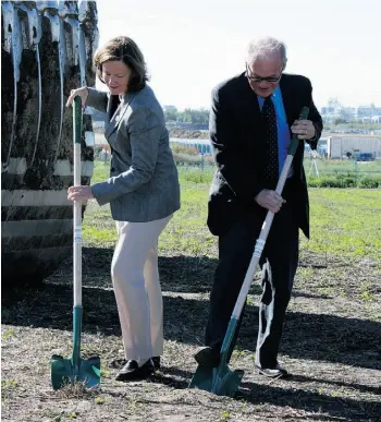  ?? Dave Cooper ?? Premier Alison Redford and North West Upgrading chairman Ian MacGregor turn the sod for the new refinery in 2013.