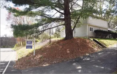  ?? Tyler Sizemore / Hearst Connecticu­t Media file photo ?? A home on High Ridge Road is for sale in North Stamford on April 22, 2020. Connecticu­t was one of 13 states that saw a more than 20 percent increase in home prices in the second quarter of this year, compared to the second quarter of last year. People may be moving into houses because of the pandemic, experts said.