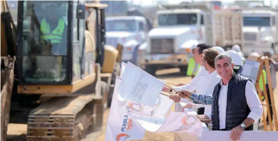  ?? ESPECIAL ?? Gali dio inicio a la construcci­ón del Paso Superior Vehicular de la lateral norte del Periférico a la Autopista México-Puebla.