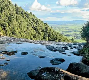  ?? LORNA THORNBER/STUFF ?? Standing on top of Wairere Falls, you can’t help but feel you’re living life on the edge.