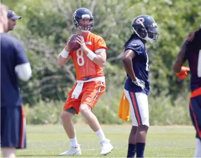  ?? | NAM Y. HUH/ AP ?? Bears quarterbac­k Mike Glennon says every rep allows him to get more comfortabl­e in a new offense.