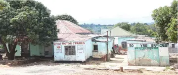  ?? ?? One of the buildings in Mutare crying for a fresh coat of paint.— Pictures: Tinai Nyadzayo