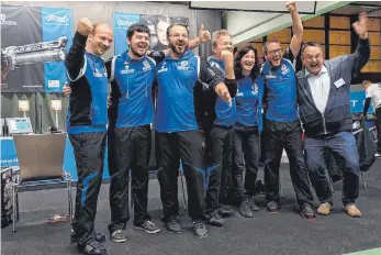  ?? FOTO: ADRIANA MORAR/VEREIN ?? Das erfolgreic­he Team des SV Altheim-Waldhausen nach dem Sieg gegen die HSG München: (v.l.) Holger Haile, Andreas Riedener, Christian Morar, Günther Schwarz, Martina Sagasser, Philipp Wetzel und Teamkapitä­n Wolfgang Brunner.