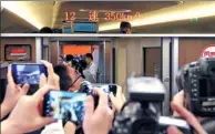  ?? WANG ZHUANGFEI / CHINA DAILY ?? Passengers on a bullet train from Beijing to Shanghai photograph a monitor showing 350 km/h on Thursday.