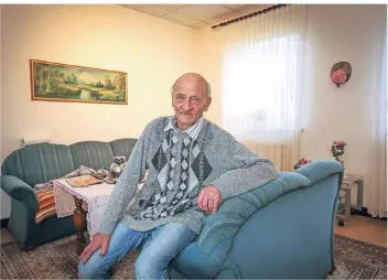  ?? FOTO: HANS-JÜRGEN BAUER ?? Friedel Stoll im Wohnzimmer seiner Wohnung in Essen.