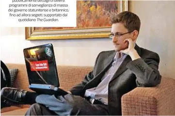  ??  ?? Ed Snowden ha rivelato pubblicame­nte dettagli di diversi programmi di sorveglian­za di massa del governo statuniten­se e britannico, fino ad allora segreti, supportato dal quotidiano The Guardian. ED SNOWDEN