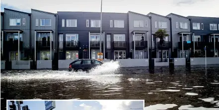  ?? DAVID WHITE/STUFF, LAWRENCE SMITH/ STUFF ?? A street in Auckland’s Parnell turned into a river after a storm hit on Monday. Left, Ellerslie’s Great South Rd junction also flooded.