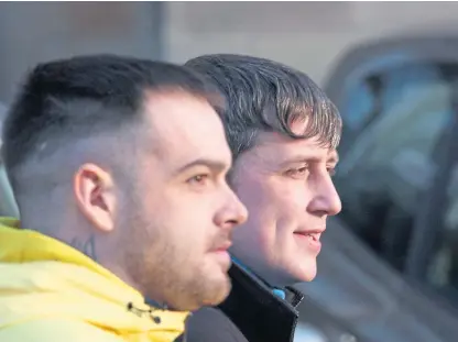  ??  ?? Andrew Jenkins, left, and Darren Cross pictured outside Stirling Sherriff Court yesterday. Jenkins pleaded guilty to assault and will be sentenced next month.