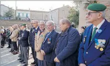  ??  ?? Les anciens de la légion, amis, parents, le colonel Izern de la médaille du Mérite...