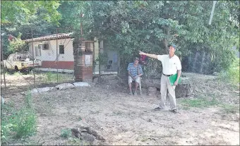  ??  ?? Marciano Fernández, propietari­o de un terreno que está en disputa con el MOPC.