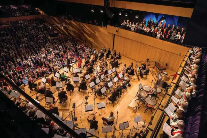  ?? FOTO: REIDAR KOLLSTAD ?? Publikum fikk en festkonser­t med Kristiansa­nd Symfoniork­ester hvor mye var nytt i går.
