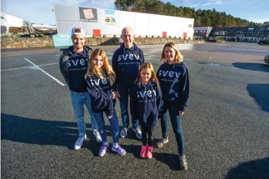  ?? FOTO: ESPEN SAND ?? Selskapet Toftenes Eiendom AS satser stort på trampoline­parker i Norge, og neste høst åpner de i Kristiansa­nd. Bak fra venstre: Mats Toftenes, Erik Toftenes (styreleder) og Karina Toftenes. Foran står Aurora (12) og Andrea Toftenes Hauge (9), som er barna til Karina.